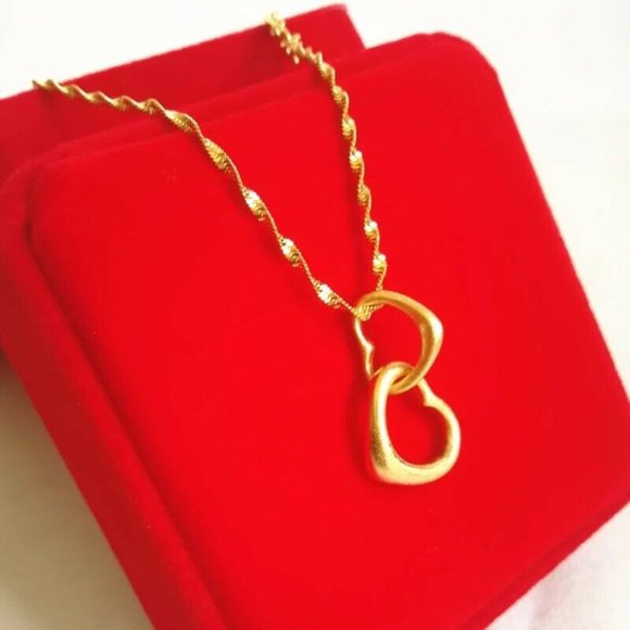 Beautiful  2 Interlocking Hearts Pendant Necklace 24K Gold Plaided - Picture 1 of 3